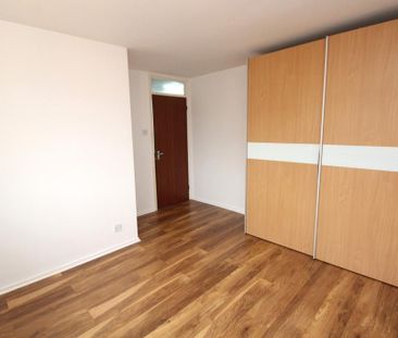 3 bedroom end of terrace house to rent - Photo 6