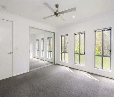 Modern Townhouse with Ducted A/C - Photo 4