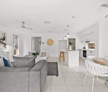 Immaculate Family Home with Ducted Aircon, Solar and Spacious Living ! - Photo 5