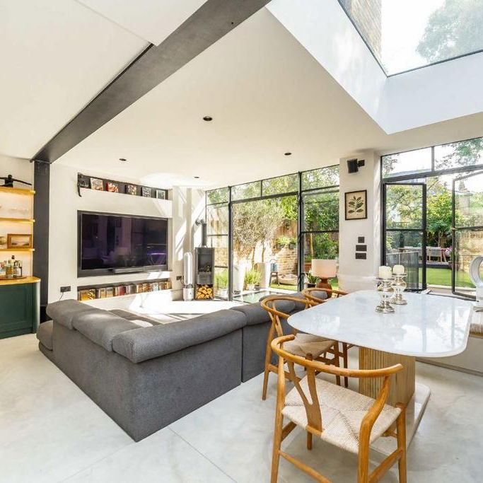 4 bedroom detached house to rent - Photo 1