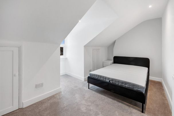 3 bedroom Flat To Let Total Size: 689 SQ FT - Photo 1