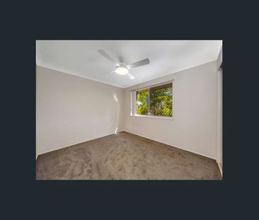 Townhouse Living with City Convenience – Walk to Everything at Holl... - Photo 4