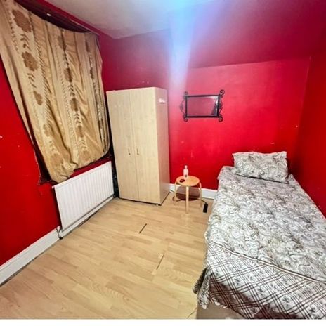 Room in a Shared House, St. James's Street, E17 - Photo 1