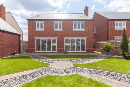 Camp Road, Heyford Park - Photo 4