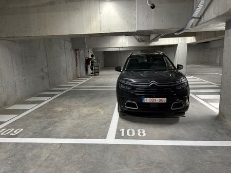 Prachtig nieuwbouwappartement met 2 slk, 2 terrassen en parking - Photo 4