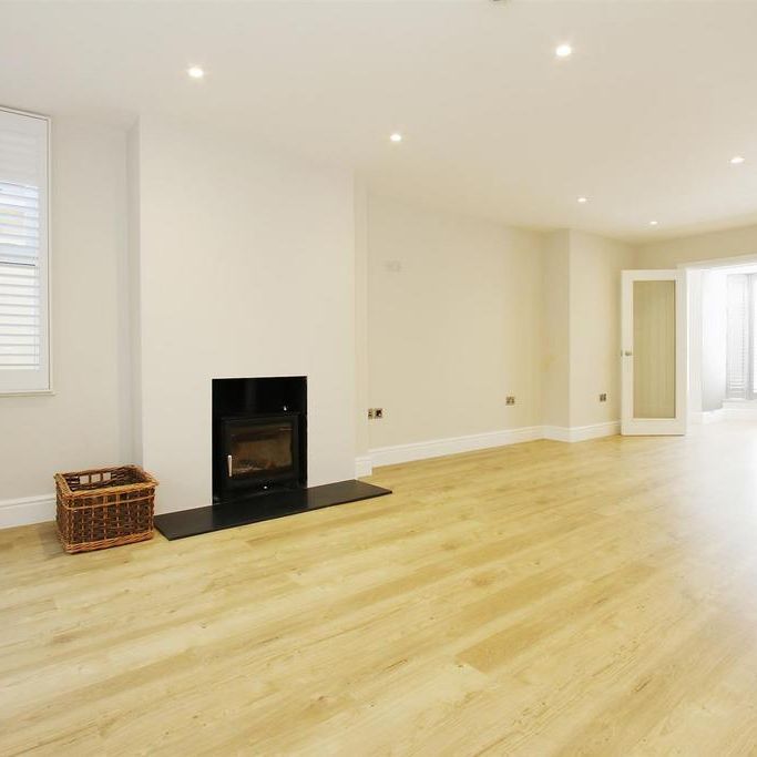 4 bedroom townhouse to rent - Photo 1