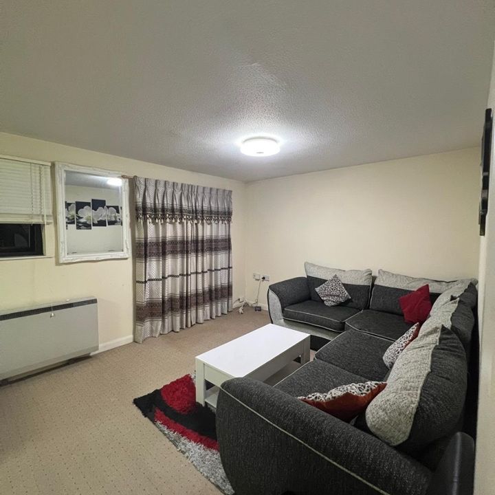 2 Bed Flat, Evelyn Denington Road, E6 - Photo 1