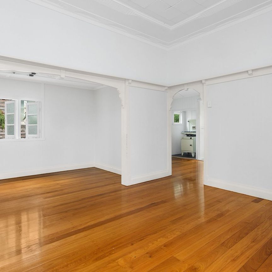 29 Willis Street, Gordon Park. - Photo 1