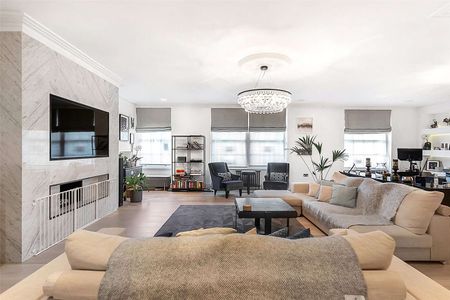 An exceptional interior designed apartment benefiting from a 24hr concierge. - Photo 5