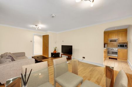 2 bedroom Flat To Let - Photo 3