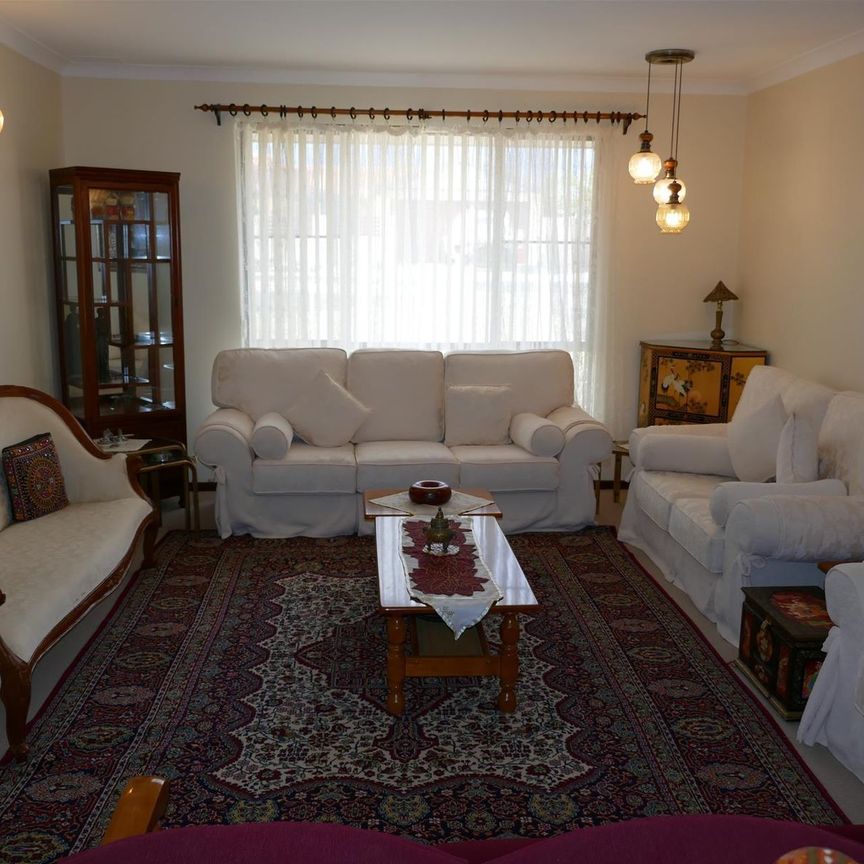 ROSSMOYNE HIGH SCHOOL ZONE! - Photo 1