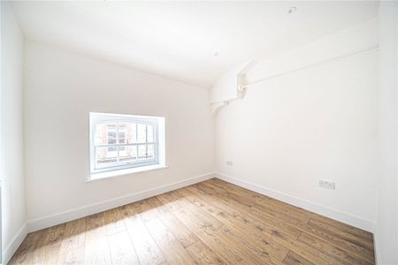 A fantastic opportunity to rent a newly renovated two bedroom apartment with allocated parking in the heart of Winchester. - Photo 4