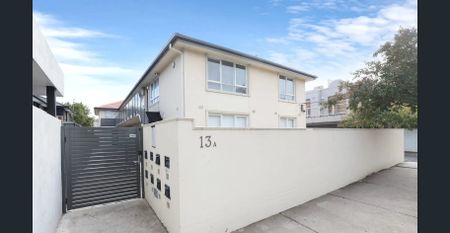 Spacious Ground Floor Living Moments from Chapel Street - Photo 3