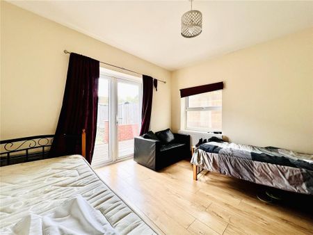 4 bedroom terraced house to rent - Photo 3