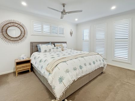 Bright, Spacious & Steps from the Water – Coastal Living at Its Best - Photo 3