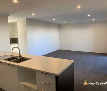 An exceptional family retreat nestled in the heart of Hammond Park - Photo 4