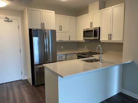 For Lease - 95 Dundas Street Unit# 228, Oakville, Ontario - Photo 3