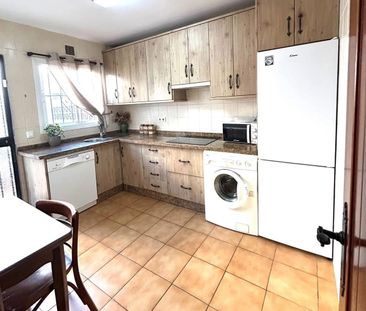 A very spacious three double bedroomed town house on this very popu... - Photo 5