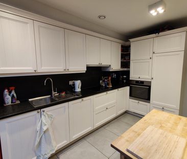 Slaapkamer in een moderne gedeelde woning - Photo 3