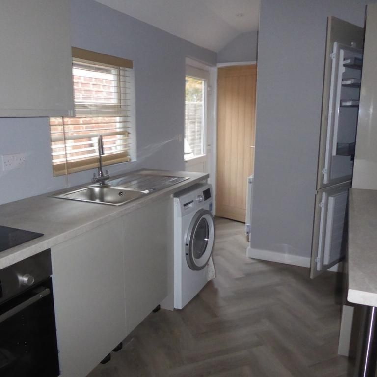 1 bedroom ground floor flat to rent - Photo 1