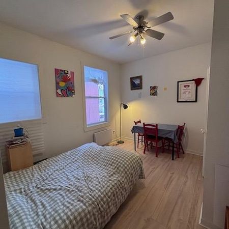 Quartier Montcalm, Québec, beau studio, Internet gratuit, semi-meublé - Photo 3