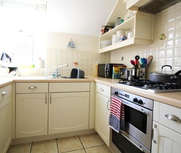3 bedroom end of terrace house to rent - Photo 3