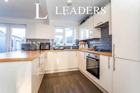 3 bedroom house to rent Knights Road, Hoo, Rochester, ME3 - Photo 5