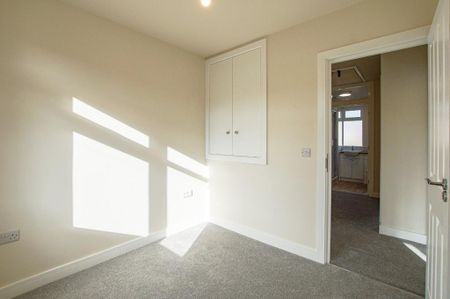 3 bedroom terraced house to rent - Photo 3