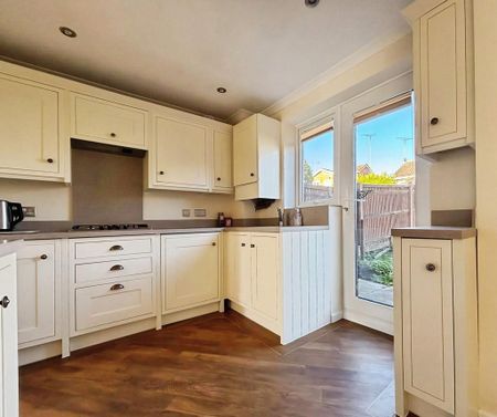 3 bedroom semi-detached house to rent - Photo 2