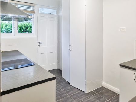 HERNE BAY - 2 Bedroom Apt/Unit with 2 Car Parks - Photo 4