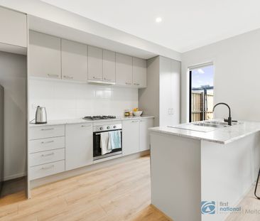 Stylish 3-Bedroom Townhouse in Thornhill Park - Photo 6