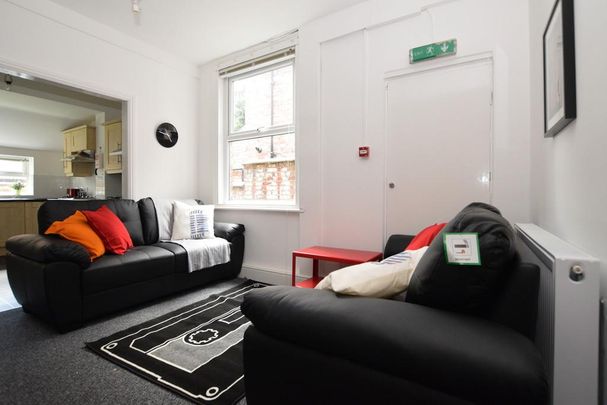 6 bedroom terraced house to rent - Photo 1