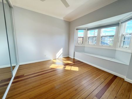 Charming Modern Cottage - Photo 2