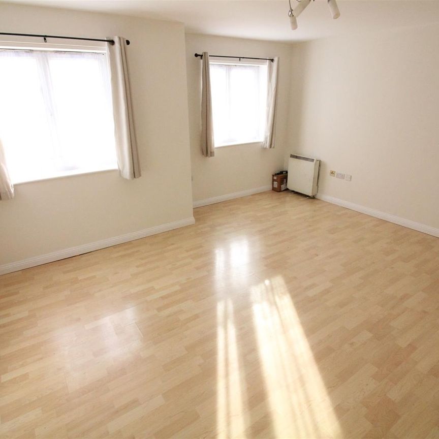 Warwick Road, West Drayton - Photo 1