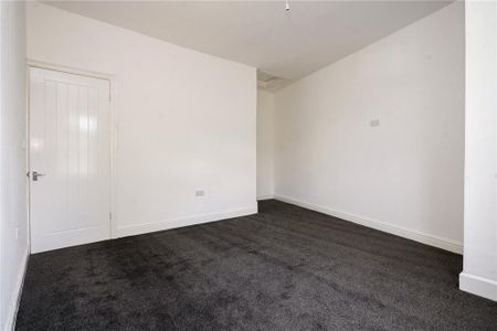 3 bedroom end of terrace house to rent - Photo 3