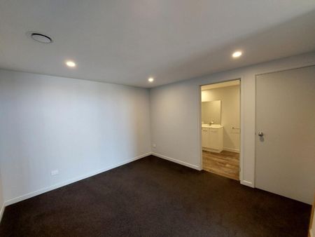 One Bedroom Central Apartment - Photo 3