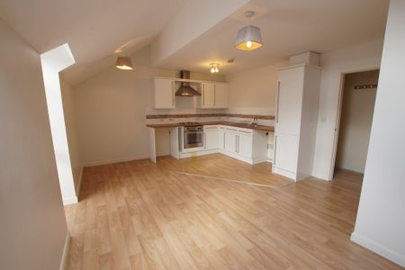 2 bedroom Apartment to let - Photo 3