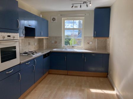 3 bedroom flat to rent - Photo 4