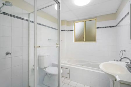 Great sized unit in Popular Location - Photo 5