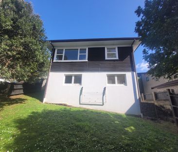 Large spacious 5 Bedroom home - Photo 1