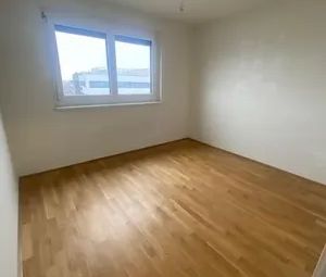 Ab 1.10. - Klimatisierte 1-1/2-Zimmer-Dachgeschoßwohnung mit Fernblick am Genochplatz - Photo 1