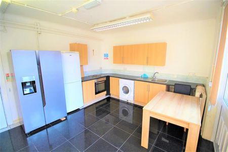 1 bedroom Flat To Let - Photo 3