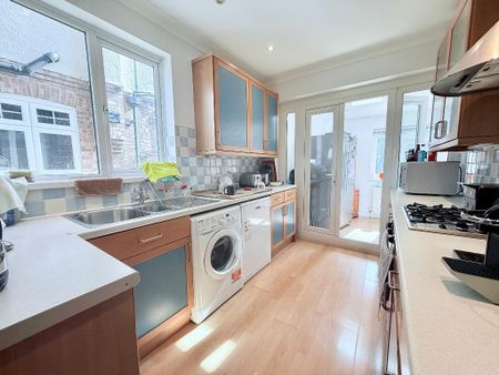 Ashfield Road, East Acton, London, W3 7JJ - Photo 5