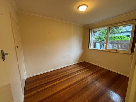 2/16 Allambee Avenue, Camberwell VIC 3124 - Photo 4