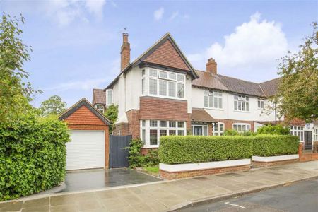 4 bedroom semi-detached house to rent - Photo 4