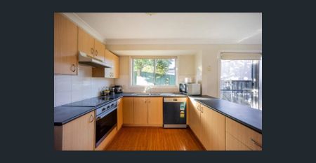 Prime location close to top schools - Photo 4