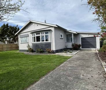 Beautifully Restored 1920’s Character Home – Charm Meets Modern Com... - Photo 1