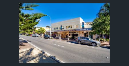 Two bedroom apartment in convenient location - Photo 2