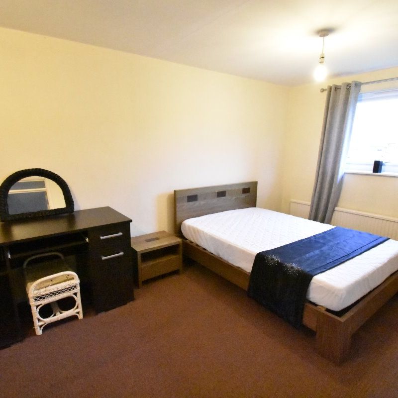 Two Bedroom Flat to Rent - Photo 1