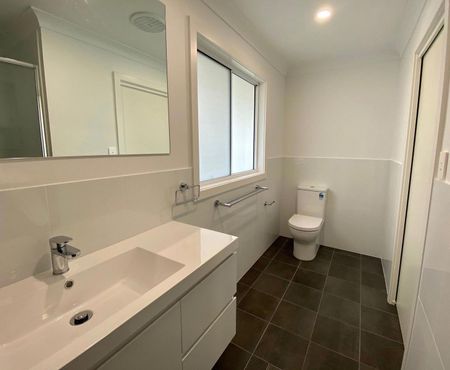 MODERN 2-BEDROOM GRANNY FLAT - Photo 2